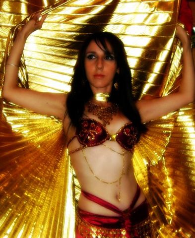 Najla luce Alas de isis lame dorado