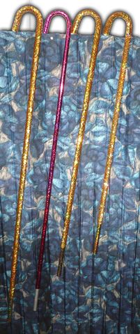 Bastones de aluminio decorados, en cualquier combinación de color y tamaño. $65