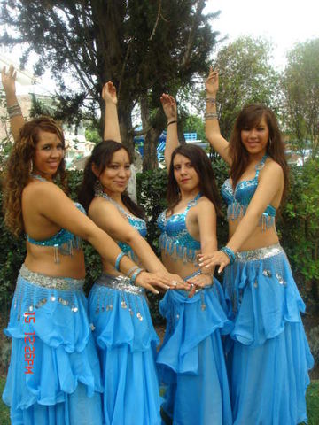 Chicas del Club futurama lucen Falda tricapa turquesa
