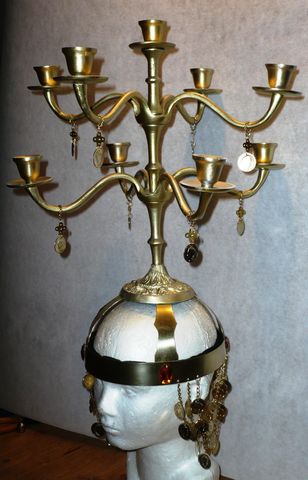 Candelabro dorado o plateado, ligero, se adorna a tu gusto, $1600, incluye su bolsa para transportarlo.