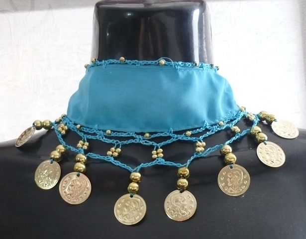 Gargantilla en shiffon con tejido y monedas doradas o plateadas $40, cualquier color en hilo y tela.