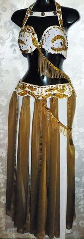 traje blanco-oro bra, fajin y falda base con tiras. $1900