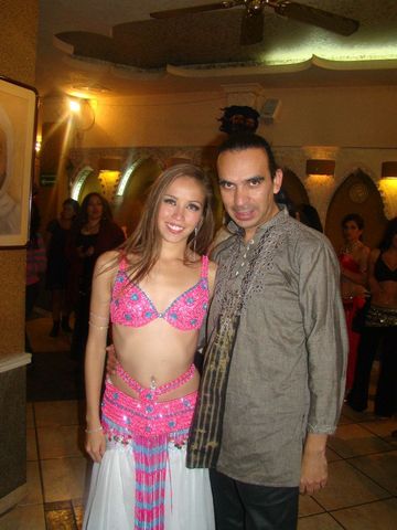 Ximena vistiendo traje bordado.