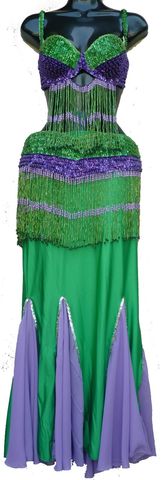 Traje morado-verde $1600, falda $360
