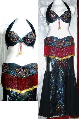 Conjunto negro laser rojo y oro con cristales checos , falda, bra y fajin  $2300