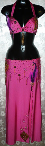 Conjunto salpicado y plumas, en cualquier color $1500