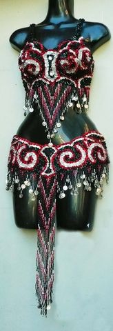 Traje bordado negro, plata,rojo $1600