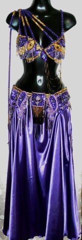 Traje morado real, completo $4400 cn cualquier color